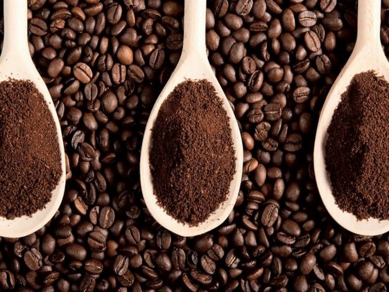 Sử dụng cà phê để hút ẩm là một bí quyết rất hữu hiệu
