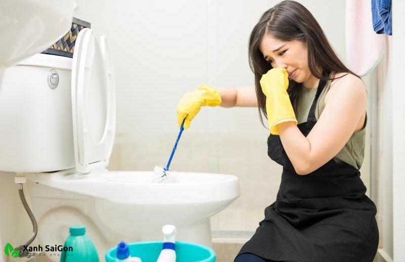 Xác định nguyên nhân gây mùi khai trong nhà vệ sinh là gì