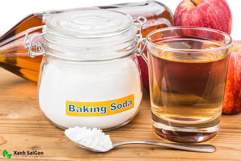 Cách thông bồn rửa bát bằng baking soda với giấm ăn