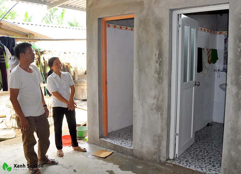 Giá nhân công ảnh hưởng tới chi phí xây dựng 1 nhà vệ sinh tự hoại