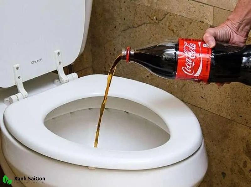 Thông bồn cầu bằng Coca Cola hiệu quả