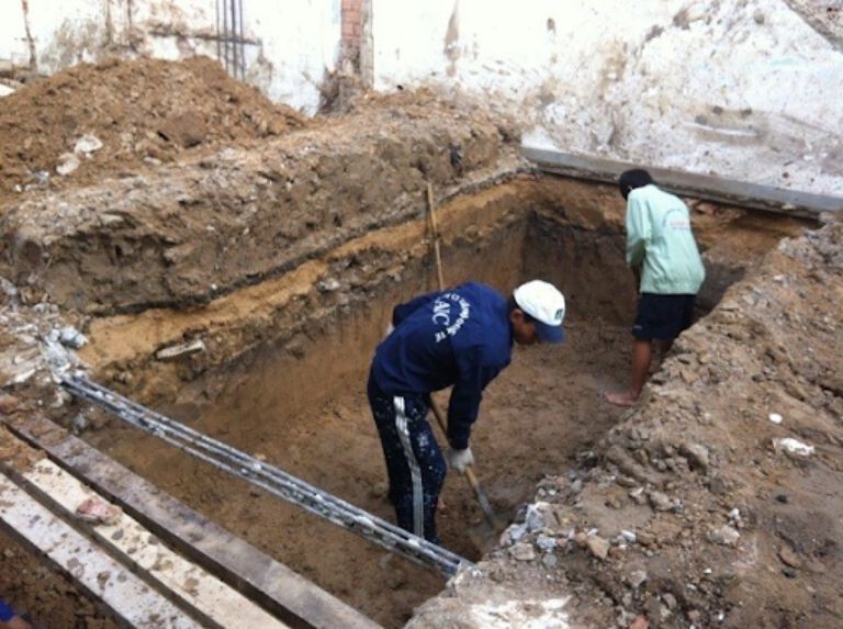 Công việc đầu tiên cần phải làm cho công trình hầm tự hoại 2 ngăn đó là đào hố.